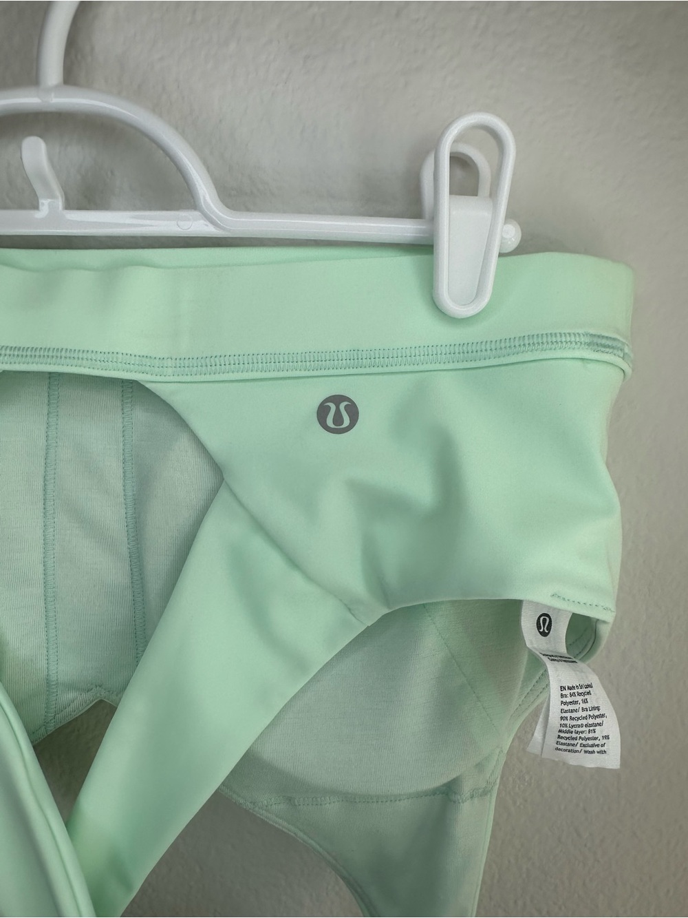 Lululemon Envital Bra, PISTACHIO GREEN! Size 10, crisp tag - Picture 2 of 6